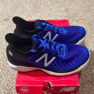 New Balance 860v11 SIZE: 8.5